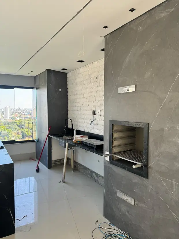 Churrasqueira em mármore — obra executada pela Soleeng