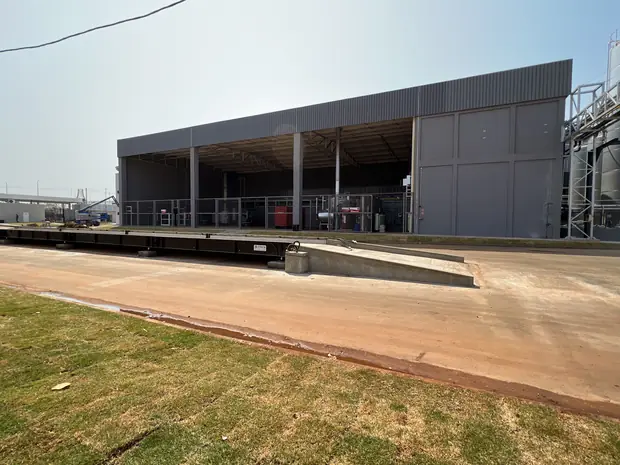 Docas e balança rodoviária — obra executada pela Soleeng